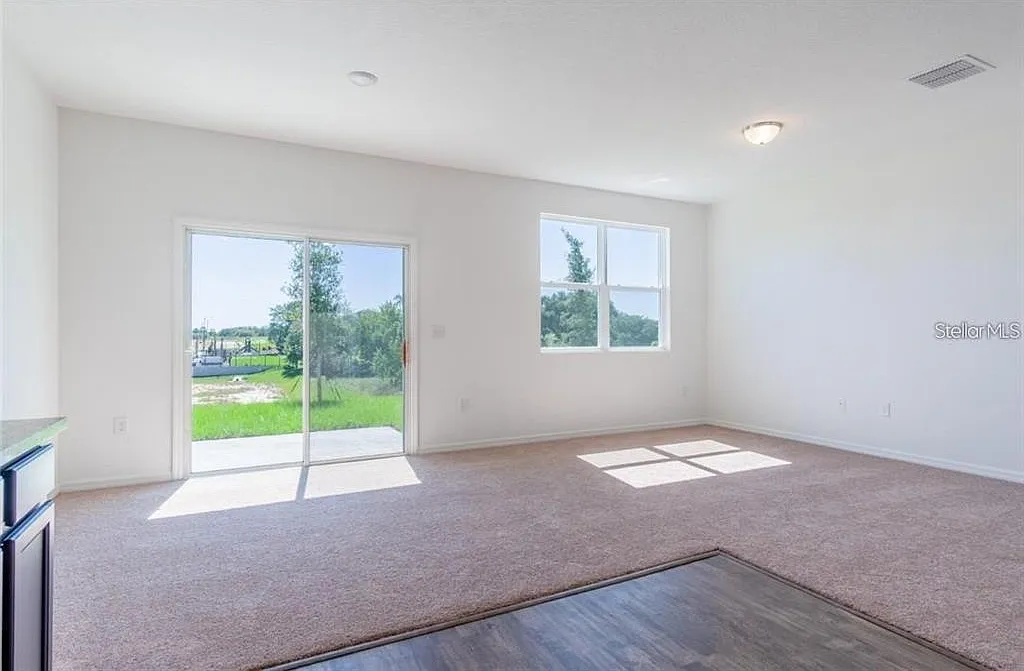 3 bed, 2.5 bath, 1404 sqft, $1,750 — Photo 2
