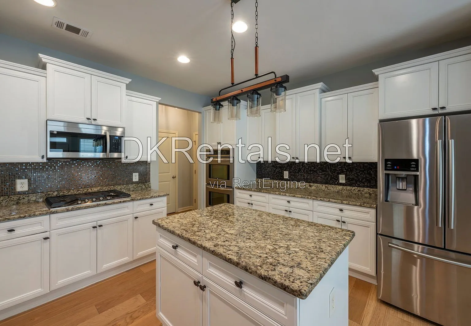 5 bed, 3.0 bath, 3312 sqft, $3,600 — Photo 3