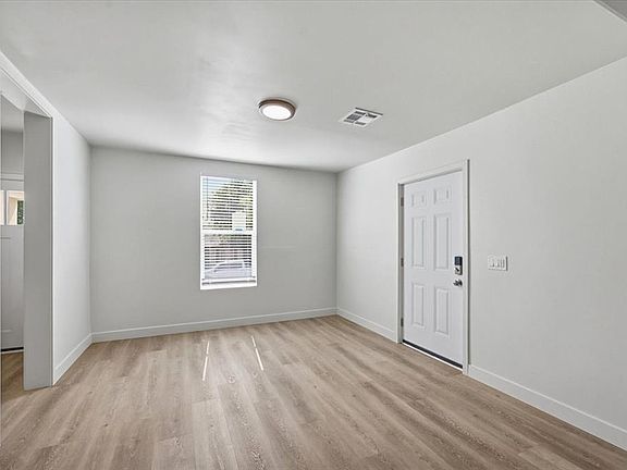5th image of 421 N Barker Ave