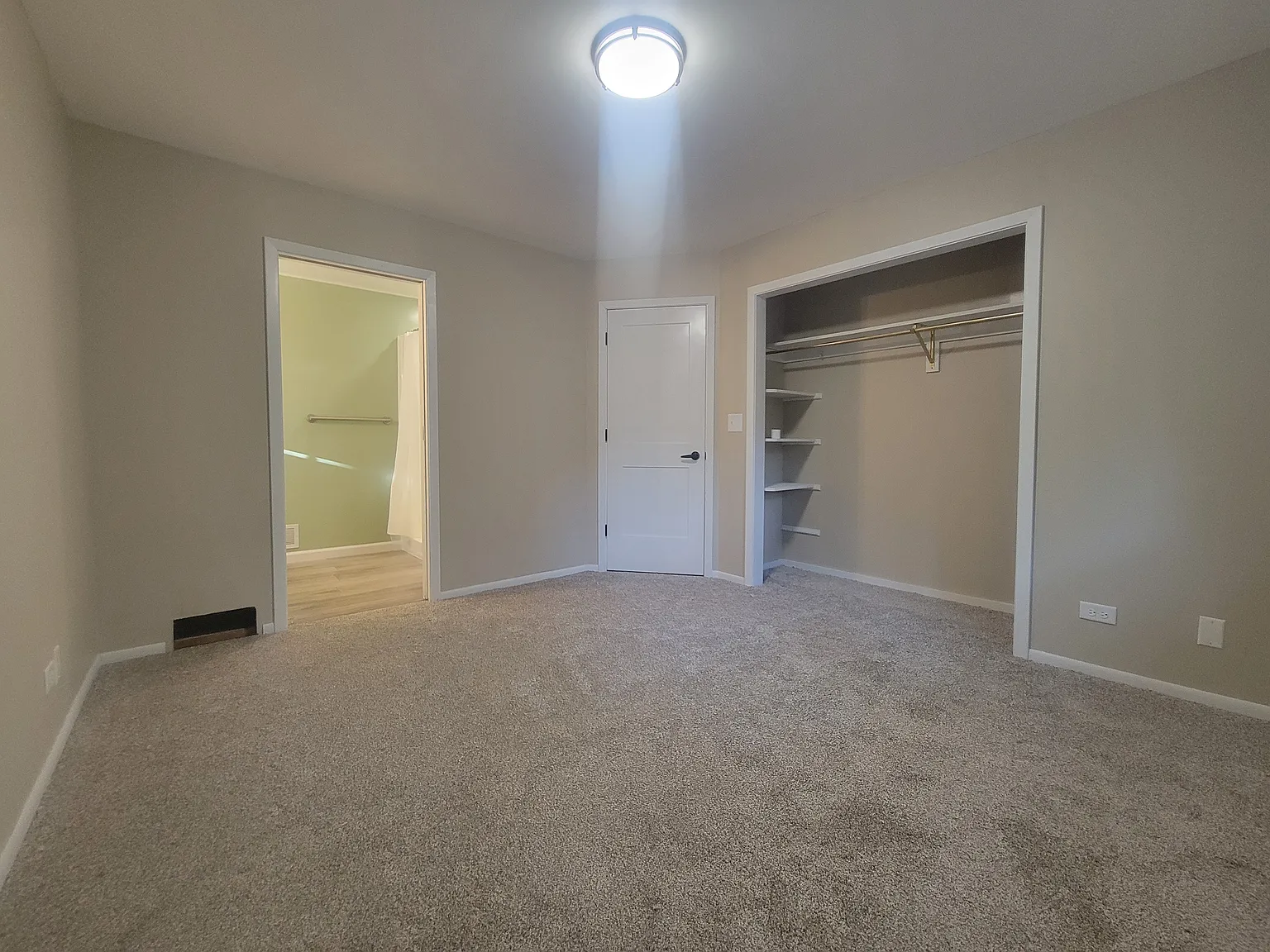 3 bed, $1,600 — Photo 4