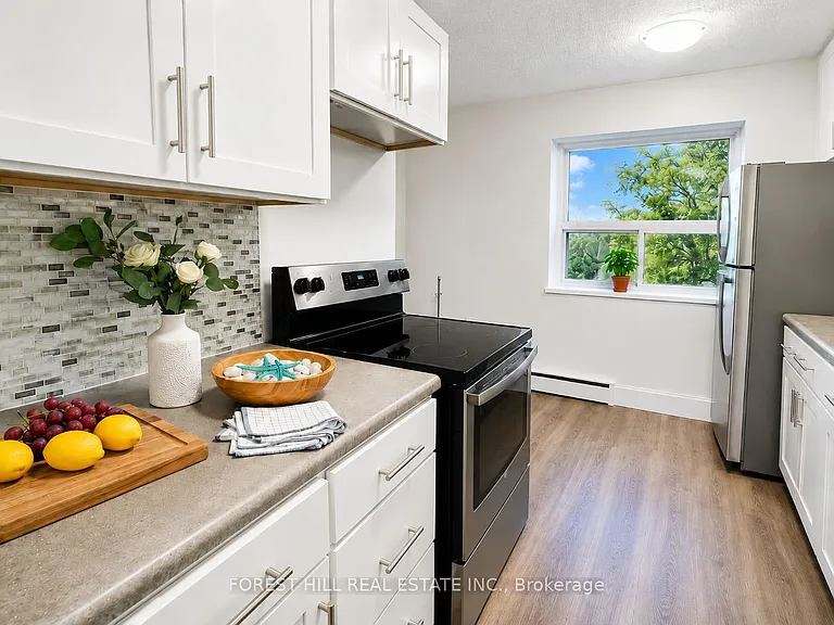 92 Robinson St #503 — Photo 2