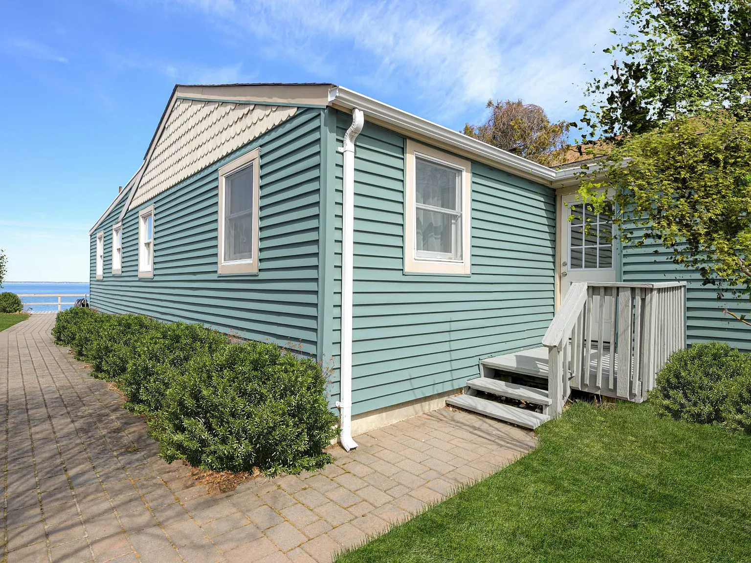 Bay Front Cottage With Private Beach Access — Photo 4