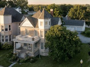 215 N 3rd St, Louisiana, MO 63353