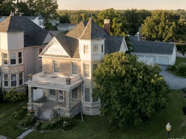 215 N 3rd St, Louisiana, MO 63353