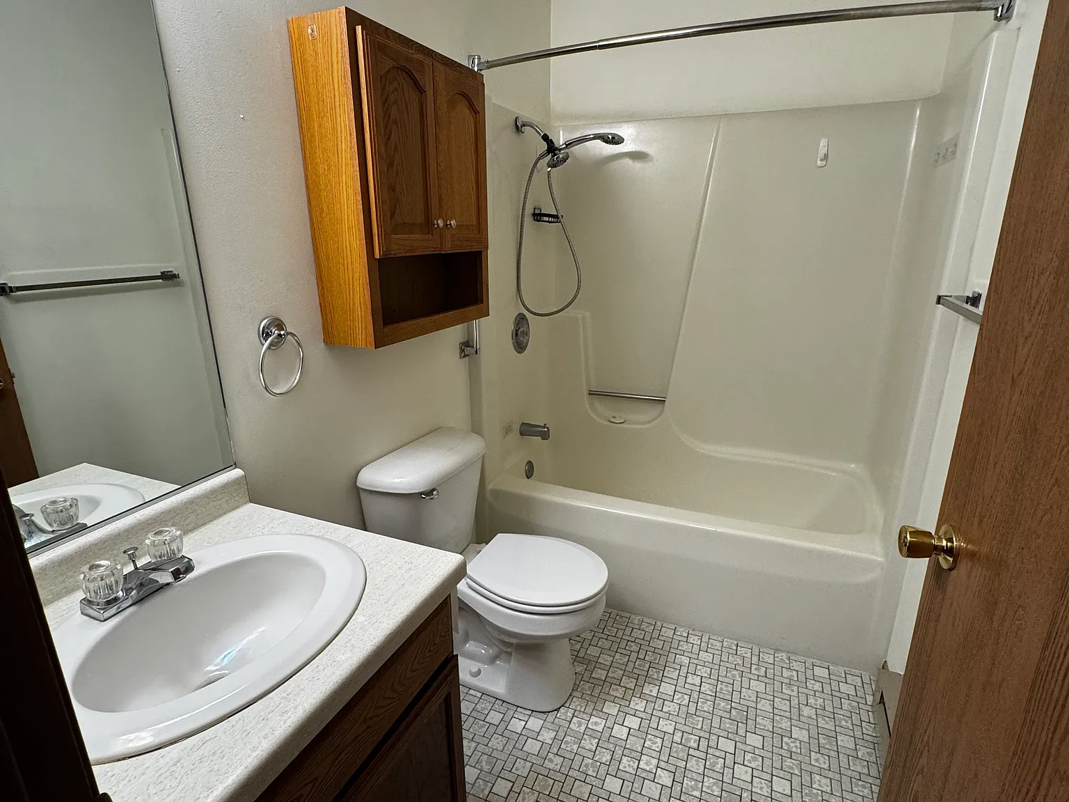 2 bed, 1100 sqft, $1,175 — Photo 4
