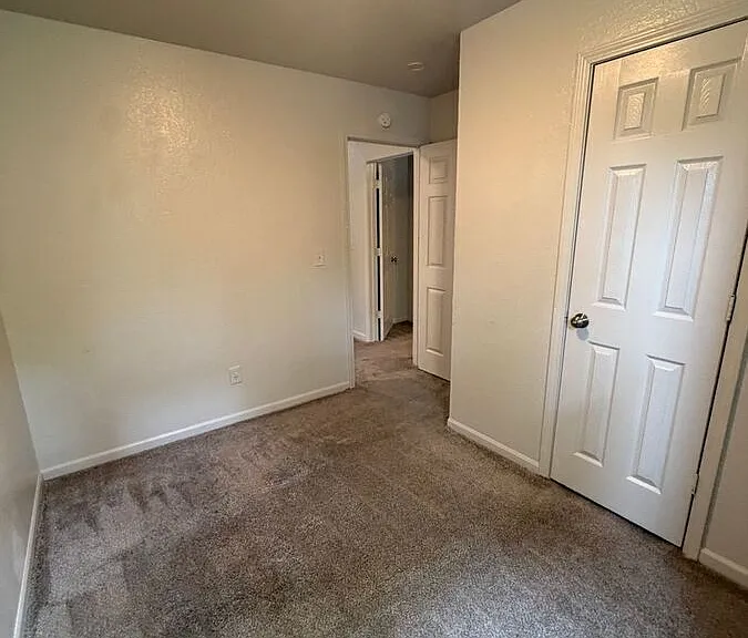301 E Kansas St — Photo 18