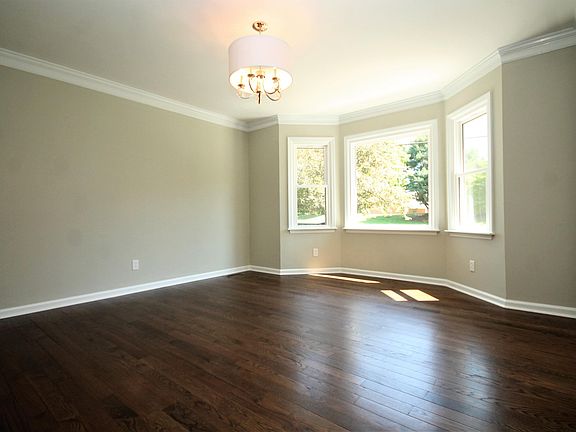 3rd image of 109 Jamestowne Blvd