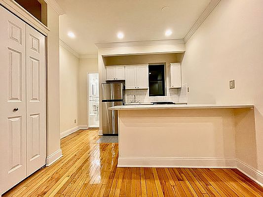 5th image of 437 W 44th St APT 2RW