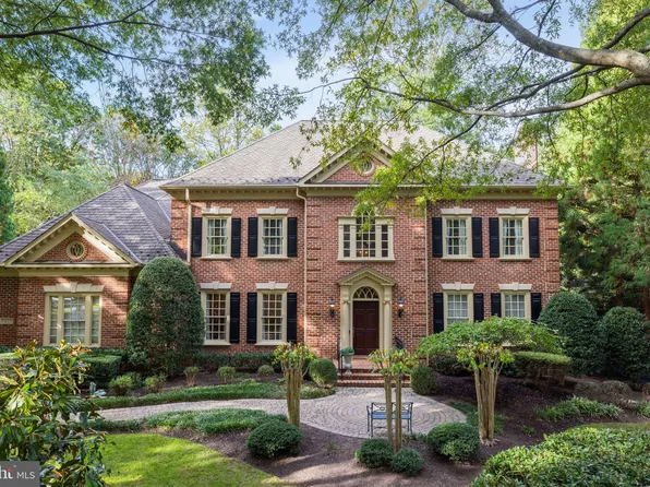 8415 Brookewood Ct, Mc Lean, VA 22102