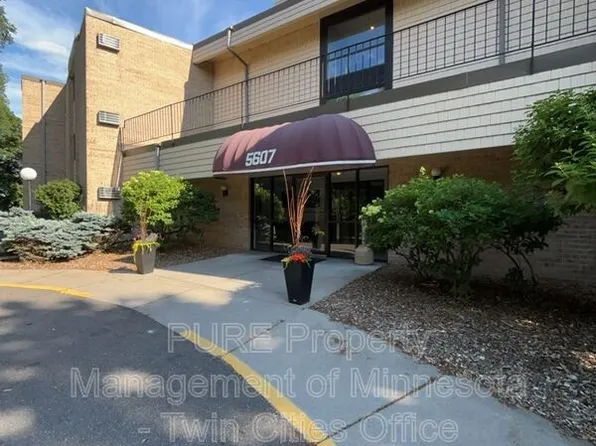 5607 Green Circle Dr, Minnetonka, MN