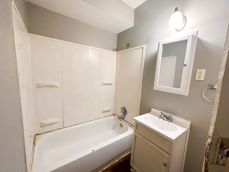 1126-1128 E Bradbury Ave — Photo 19
