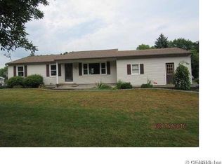 37 Deepwood Dr, Rochester, NY 14606