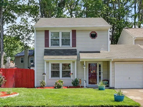 3 Seaton Cir, Chesapeake, VA 23320