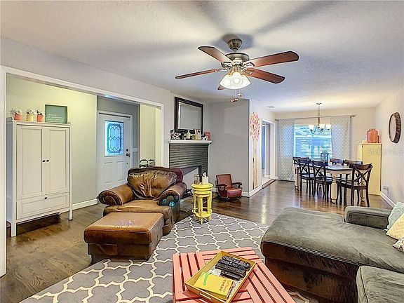 4th image of 725 Avenue F SE