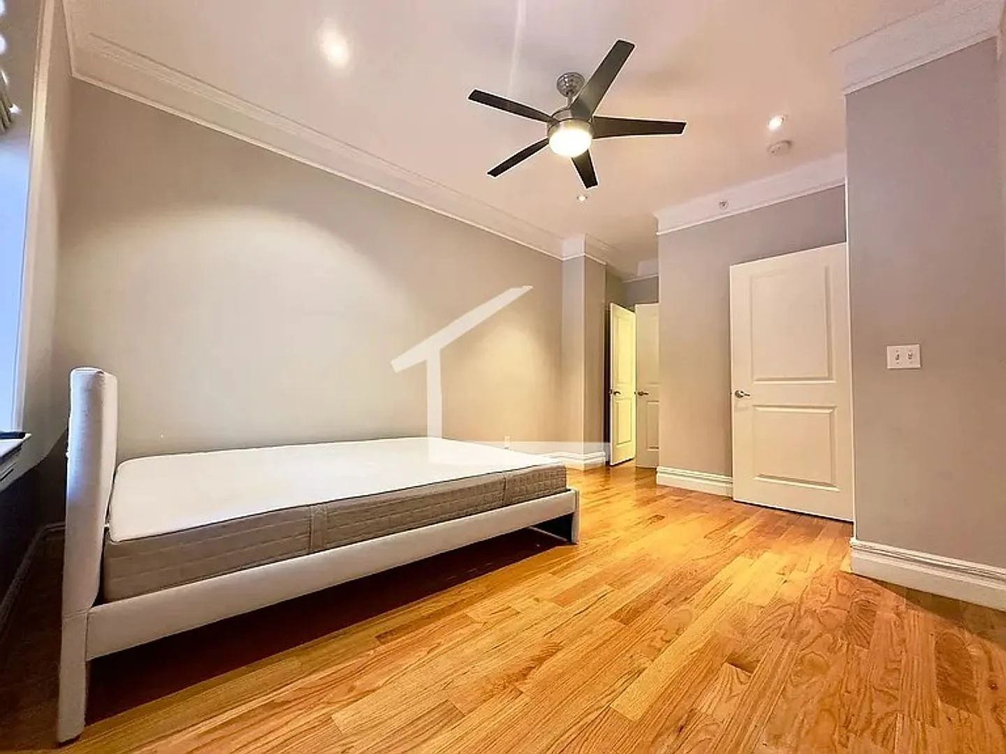 Huge updated 2 bed unit in the heart of the South End! — Photo 3