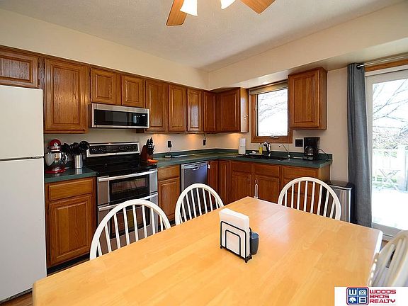 5th image of 6033 S 41st St