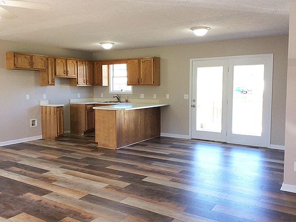 3rd image of 129 Julia Ln