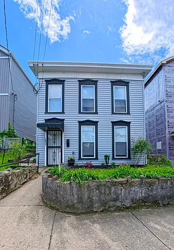 1037 John St Photo 1