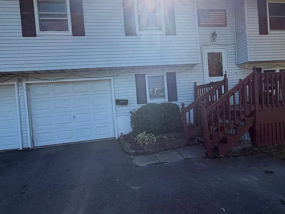 4995 Driftwood Dr