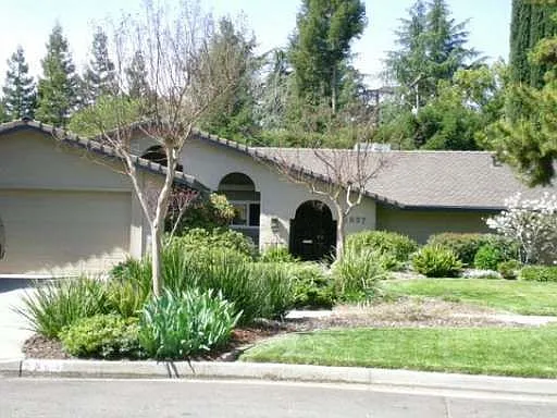 2857 El Camino Real photo 1