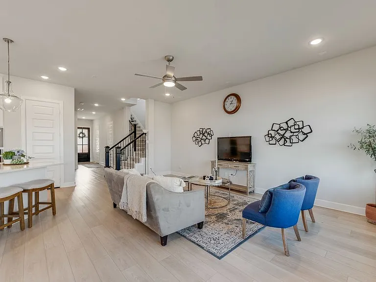 2201 Peters Colony Dr — Photo 22