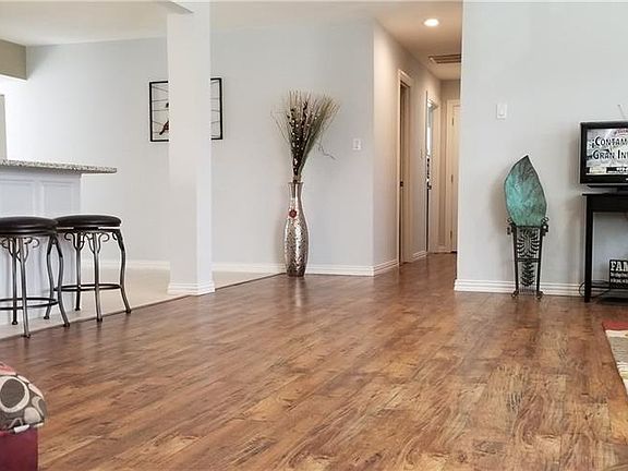 2nd image of 801 W Grubb Dr