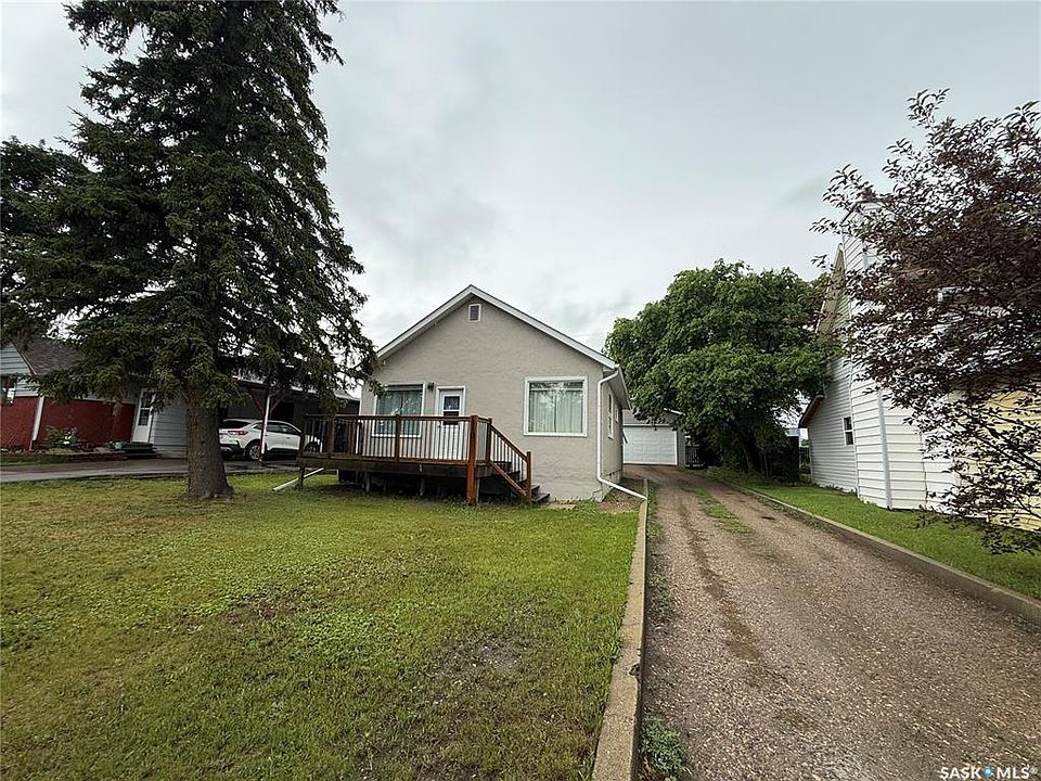 1st image of 110 7th AVENUE W