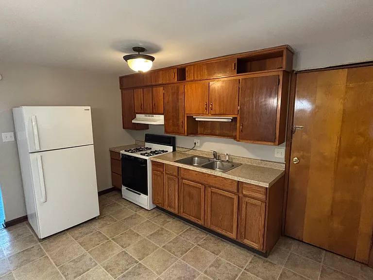 510 Alhambra Dr — Photo 4