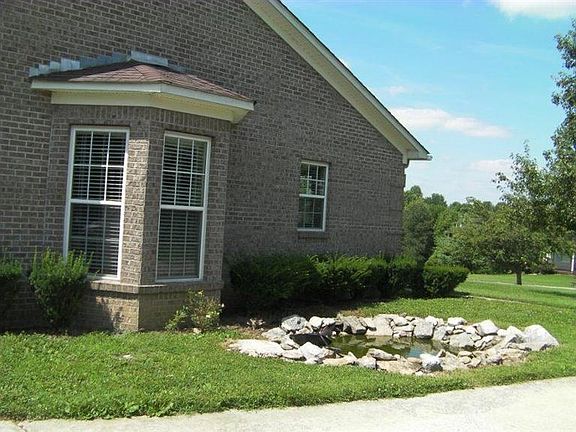 5th image of 371 Autumn Dr