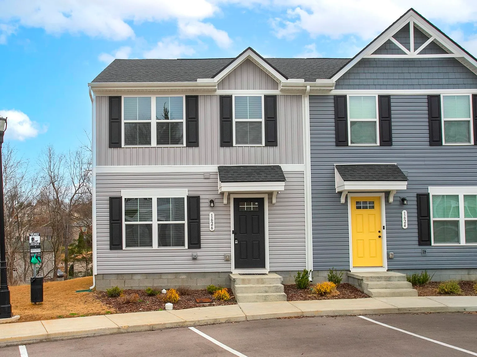 3 bed, 2.5 bath, 1220 sqft, $1,895 — Photo 2