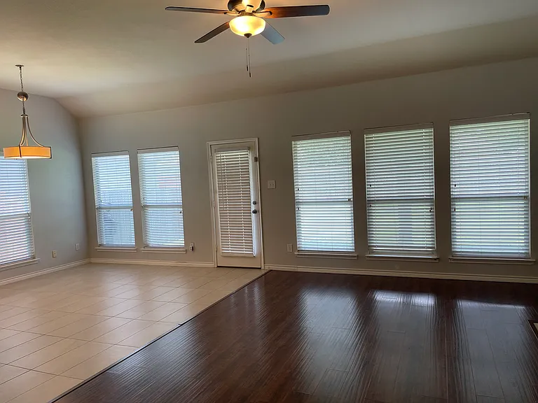 1208 Lazy Ln — Photo 10