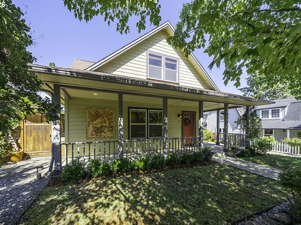 923 Bellview Ave, Ashland, OR 97520