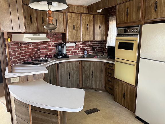 3rd image of 1127 Fairmont Cir