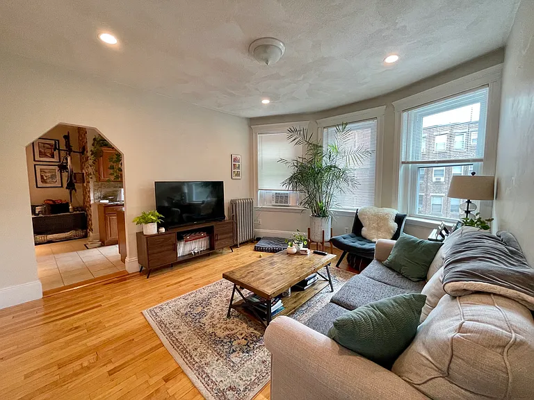 164 Strathmore Rd #12 — Photo 1