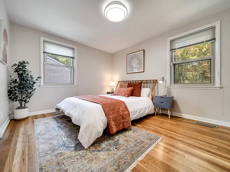 302 Lynn Dr — Photo 9