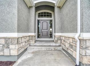 913 Rannoch Ln, Raymore, MO 64083