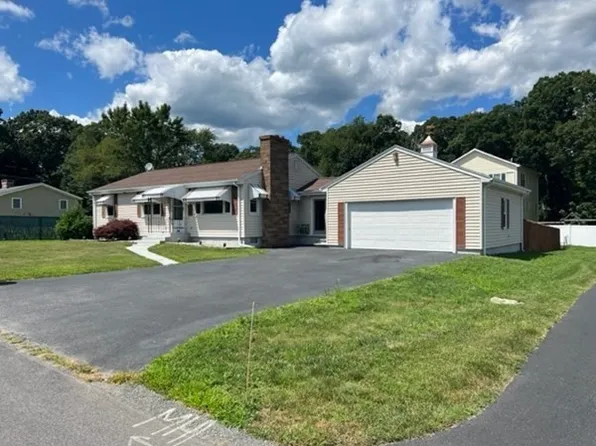 49 Rowley St, Swansea, MA 02777