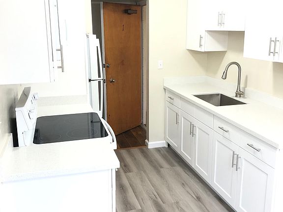 3rd image of 601 Sylvan St APT 1