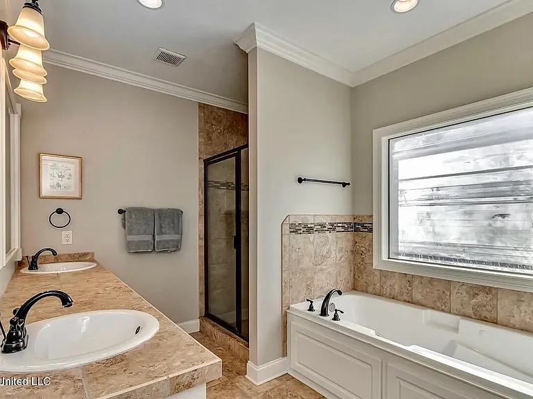 132 Hanover St — Photo 11