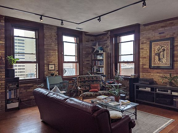 5th image of 100 E Washington St APT 505