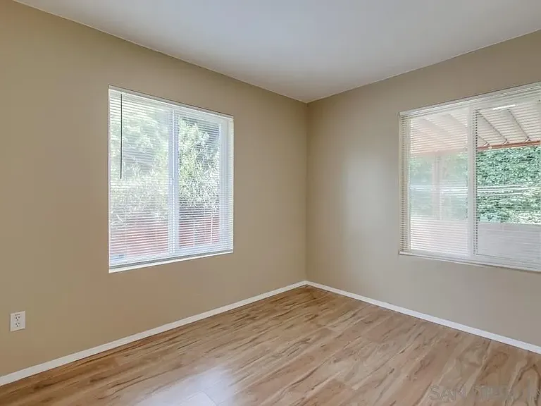 1712 Bervy St — Photo 32