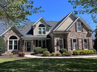 107 Winrow Dr, Jamestown, NC 27282
