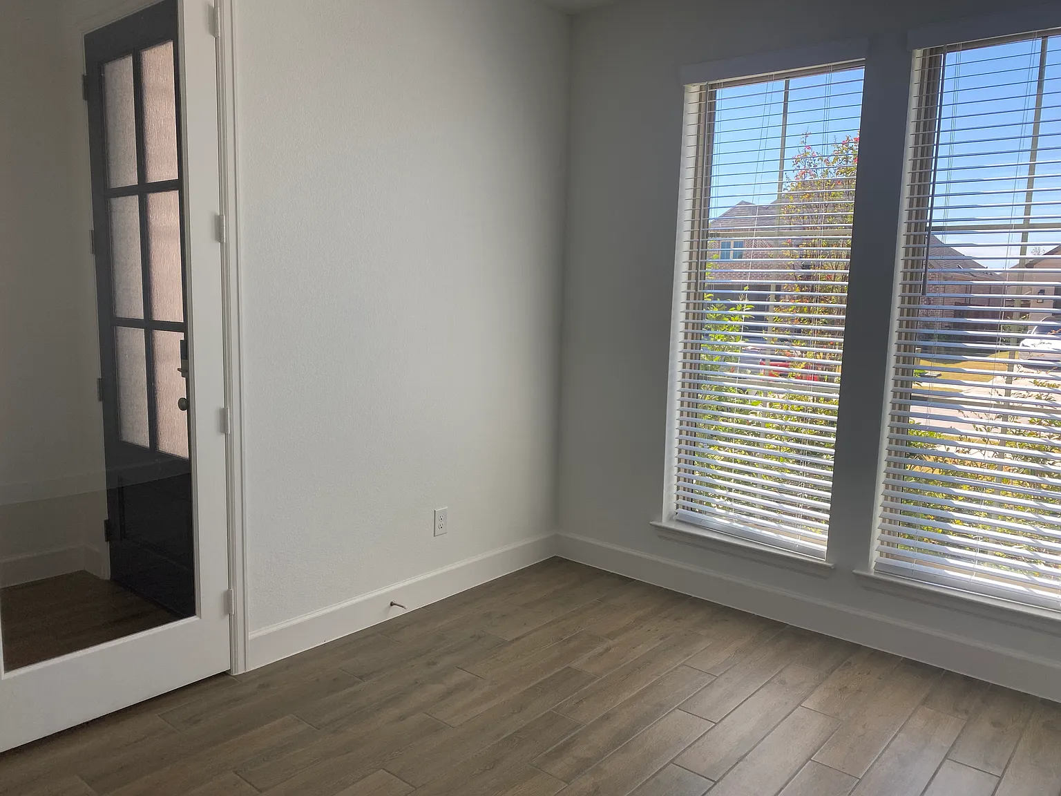 4 bed, 3.5 bath, 2594 sqft, $3,700 — Photo 3