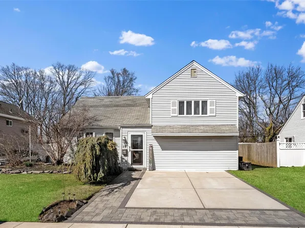 19 Poplar Street, Massapequa, NY 11758