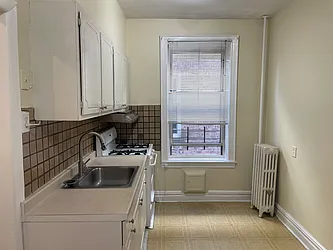 29-15 Dorothy Place, #2R