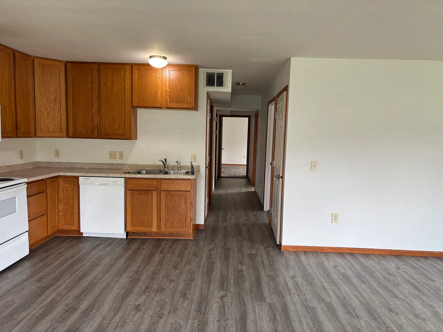 3 bed, 1400 sqft, $1,200 — Photo 3
