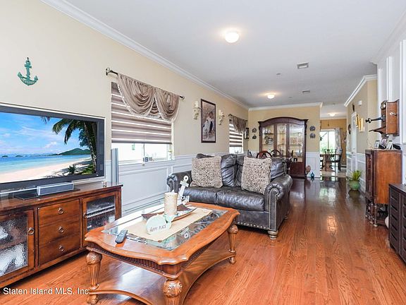 5th image of 262 Greencroft Ave
