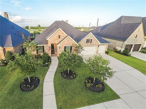 3rd image of 2207 Draycutt Dr