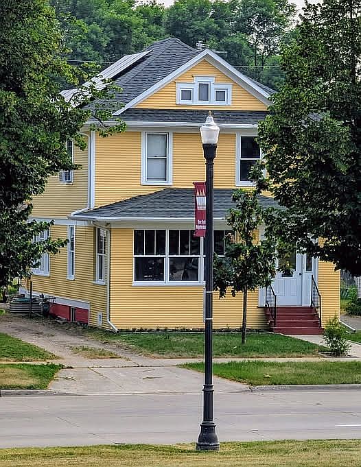1st image of 713 N 3rd St