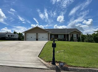 122 Florence Cir, Dandridge, TN 37725